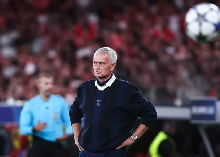 El Fenerbahce de Estambul destituye a José Mourinho