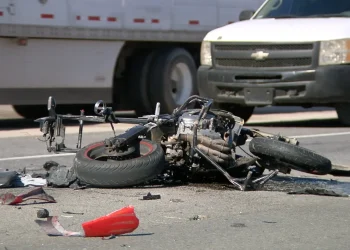 Motociclista mata a anciano mientras “calibraba” en Santiago Oeste