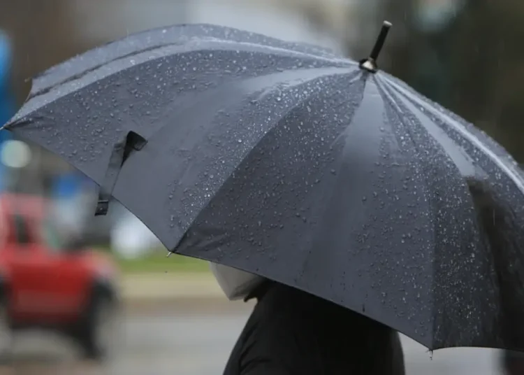 Vaguada y onda tropical provocarán aguaceros dispersos y tronadas en varias provincias del país