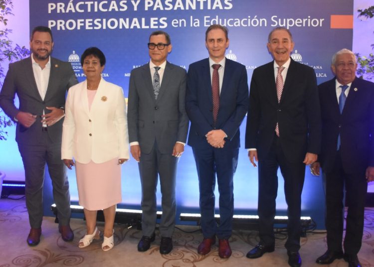 MESCyT establece normativa nacional para prácticas y pasantías universitarias