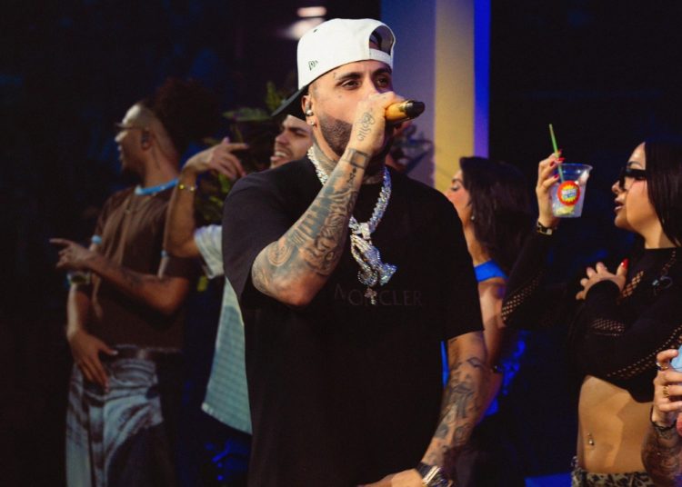 Nicky Jam llega como invitado a la residencia de Bad Bunny y sorprende al cantar sus éxitos