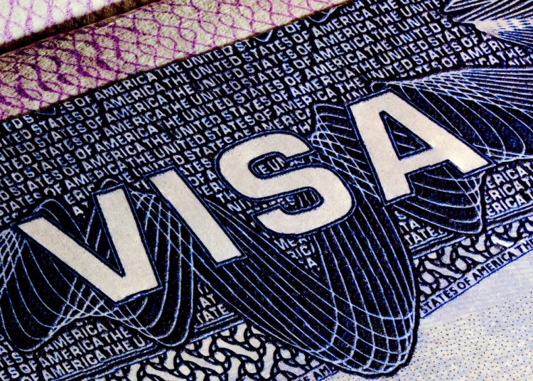 EE.UU. planea reducir duración de visados para estudiantes y periodistas