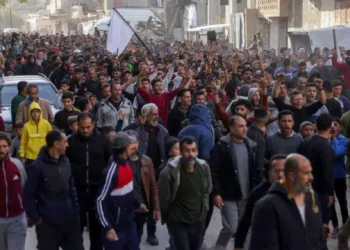 Cientos de palestinos protestan contra los planes de Israel de tomar la capital de la Franja