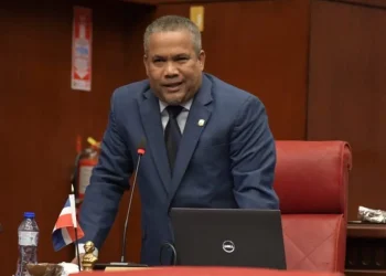 Senador Héctor Acosta convoca marcha silenciosa contra prolongados apagones en Monseñor Nouel