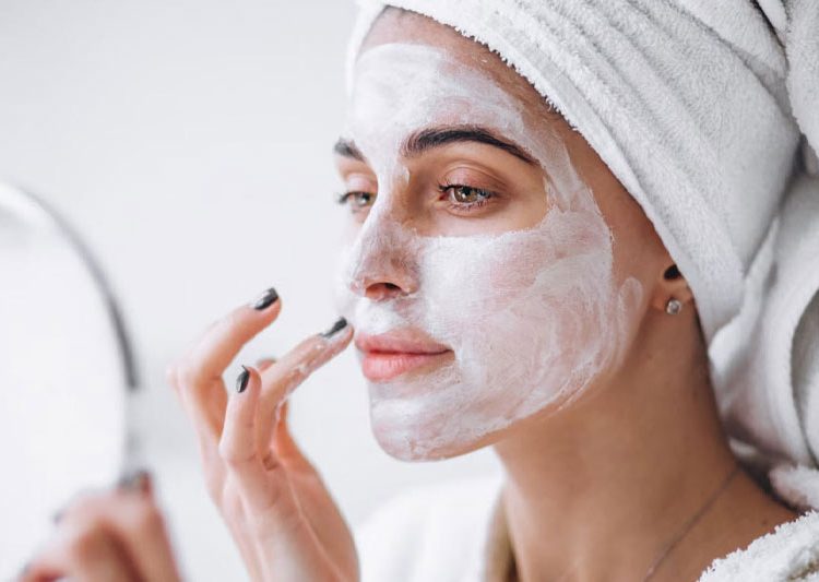 El auge del skincare entre adolescentes es una tendencia preocupante, advierte experta Doreen Gutiérrez