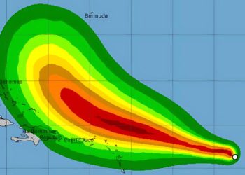 Huracán Erin se ubica a 280 km al noreste de Punta Cana; baja a categoría 3 pero podría reintensificarse