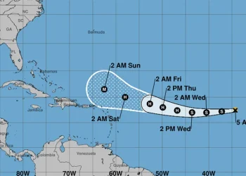 Puerto Rico se alista ante posible acercamiento de la tormenta Erin