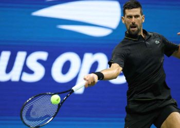 Djokovic vence a Tien en su debut en el US Open y pone la mira en el récord histórico de Connors