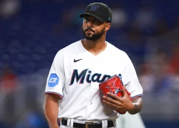 Alcántara brilla y Agustín Ramírez entra al club de novatos dominicanos con 20 jonrones