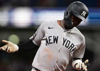 Jazz Chisholm Jr. se queda a un jonrón del histórico 30-30; Yankees aseguran la serie en Fenway Park