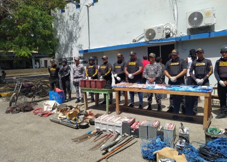 Policía Nacional destruye más de mil armas blancas, pasamontañas y objetos ilícitos en operativo de seguridad