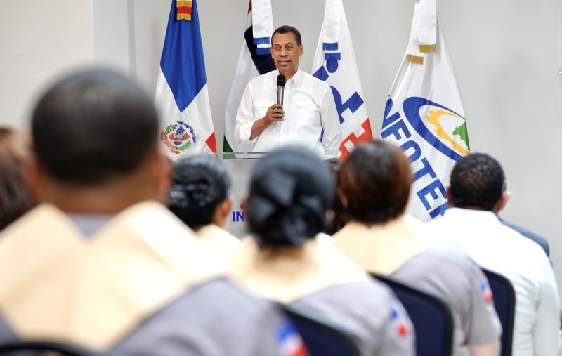 INDOTEL e INFOTEP gradúan en región Sur más de 100 oficiales policiales en habilidades digitales - Noticias de hoy en República Dominicana | De Último Minuto