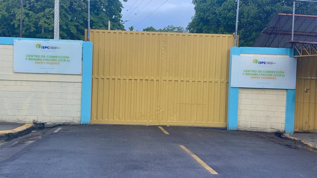 Trasladan a la exdiputada Rosa Amalia Pilarte al centro Rafey Mujeres en Santiago | 3 | Trasladan a la exdiputada Rosa Amalia Pilarte al centro Rafey Mujeres en Santiago - Noticias de hoy en República Dominicana | De Último Minuto