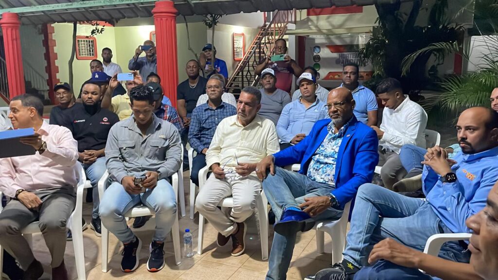 Exalcalde Alberto Marte y Silvestre González comparten encuentro con dirigentes y comunicadores | 3 | encuentro con dirigentes y comunicadores
