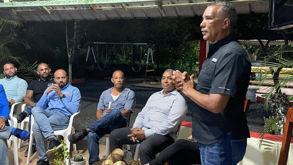Exalcalde Alberto Marte y Silvestre González comparten encuentro con dirigentes y comunicadores | 4 | encuentro con dirigentes y comunicadores