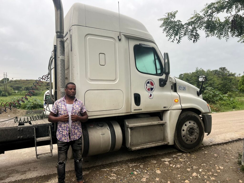 Detienen a haitiana con más de RD$3.5 millones de pesos y otras divisas en San Juan - Noticias de hoy en República Dominicana | De Último Minuto