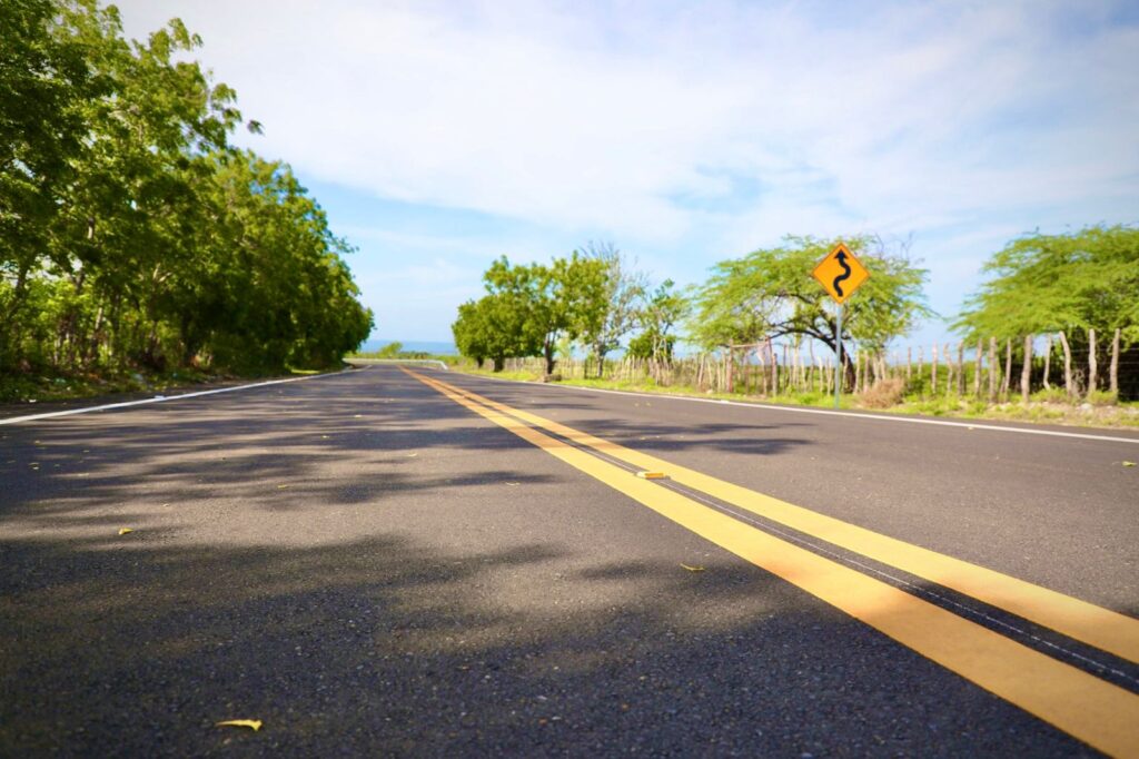 Con una inversión superior a RD$1,500 millones, Abinader entrega carretera que conecta Puerto Plata con Montecristi - Noticias de hoy en República Dominicana | De Último Minuto