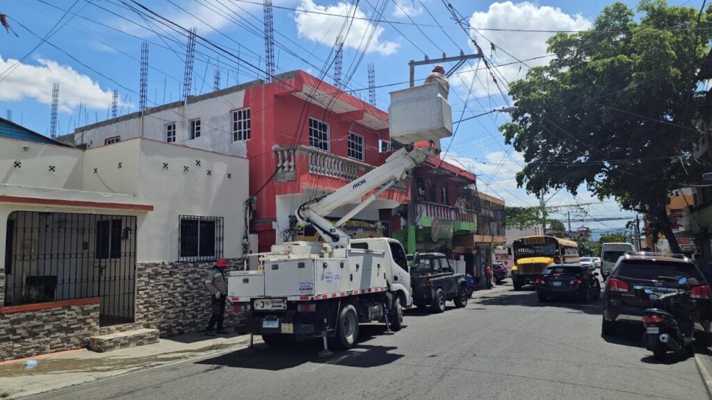 EDENORTE desmantela conexiones eléctricas ilegales en Santiago con pérdidas anuales estimadas en RD$1.9 millones | 3 | EDENORTE desmantela conexiones eléctricas ilegales en Santiago con pérdidas anuales estimadas en RD$1.9 millones - Noticias de hoy en República Dominicana | De Último Minuto