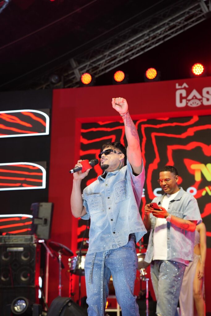 Carlos Montesquieu recibe una jeepeta Changan 2026 en la final de La Casa de Alofoke - Noticias de hoy en República Dominicana | De Último Minuto