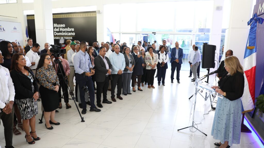 MESCyT inaugura stand en la Feria Internacional del Libro 2025 - Noticias de hoy en República Dominicana | De Último Minuto