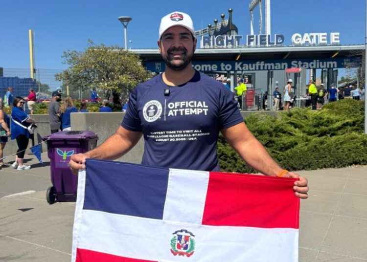 Dominicano Jepssy Beltré logra Récord Guinness al visitar los 30 estadios de Grandes Ligas en solo 25 días