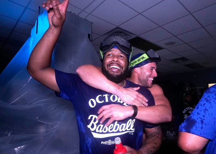 Azulejos aseguran su pase a playoffs y buscan coronarse en el Este