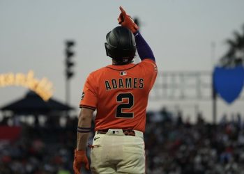 Willy Adames hace historia al ganar el Premio Willie Mac 2025