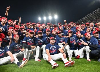 Guardianes avanzan a la postemporada con dramática victoria ante Rangers