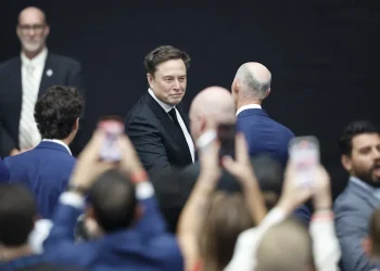 Elon Musk, Peter Thiel y Steve Bannon están documentados en reuniones que planeó Epstein