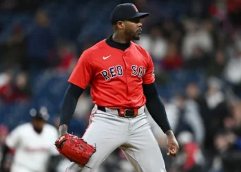 Chapman seguirá en Boston en 2026 tras firmar extensión