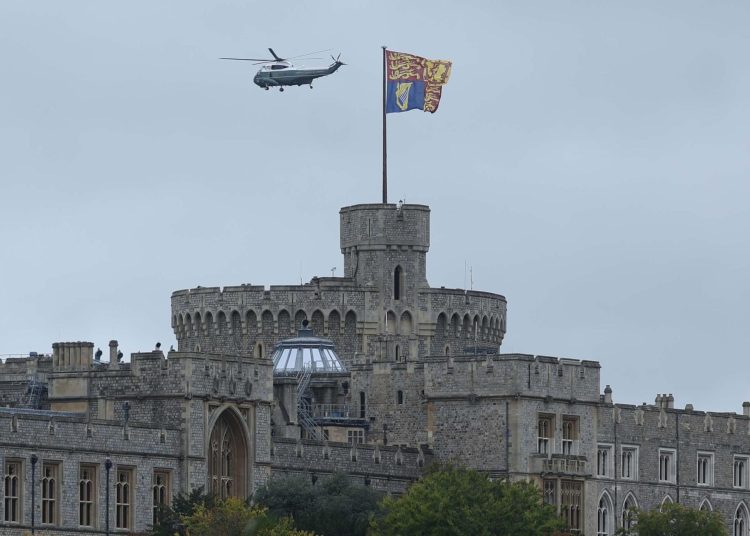 Carlos III recibe a Trump al comenzar la visita de Estado al Reino Unido