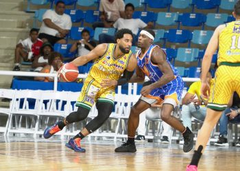 Juan Guerrero en noche magistral para San Carlos y empata con el Mauricio en primer lugar del grupo A