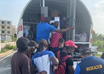 Migración detiene a 1,425 nacionales haitianos indocumentados y deporta a otros 1,243