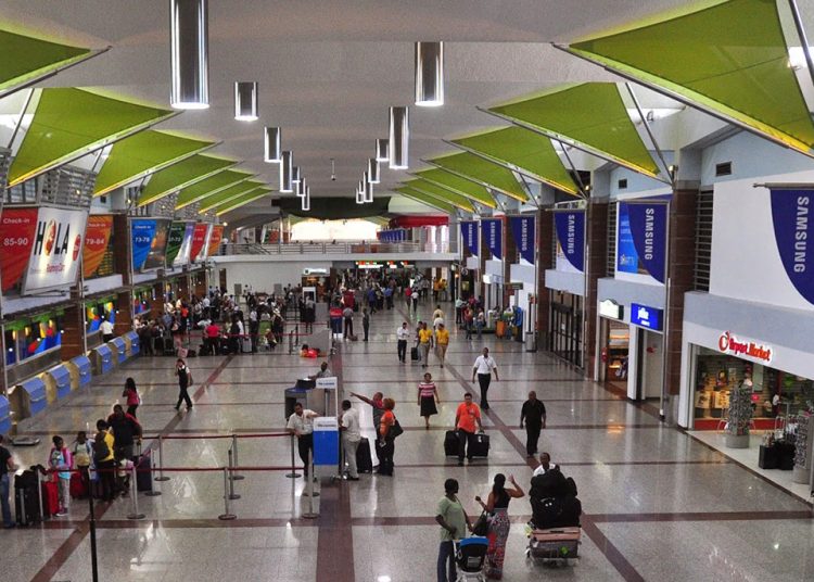 Restablecen servicio eléctrico en el Aeropuerto Internacional de Las Américas tras seis horas de apagón