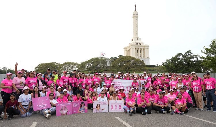 Fundación Unión Médica realiza caminata contra el cáncer de mama