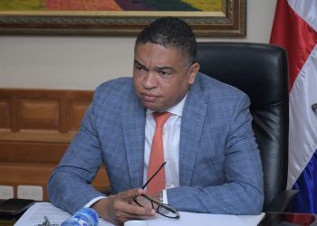 Yván Lorenzo cuestiona multa a Aerodom y pide rescisión de contrato