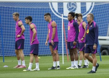 Flick confirma baja de Lamine Yamal por molestias en el pubis y critica la gestión del seleccionador De la Fuente