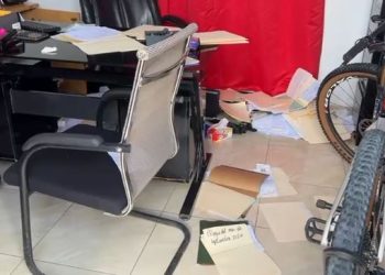 Hombres armados perpetran asalto en dealer de vehículos en SFM