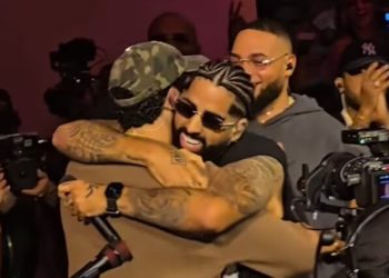 Reencuentro histórico: Bad Bunny, DJ Luian y Mambo Kingz se abrazan en el Coliseo de Puerto Rico