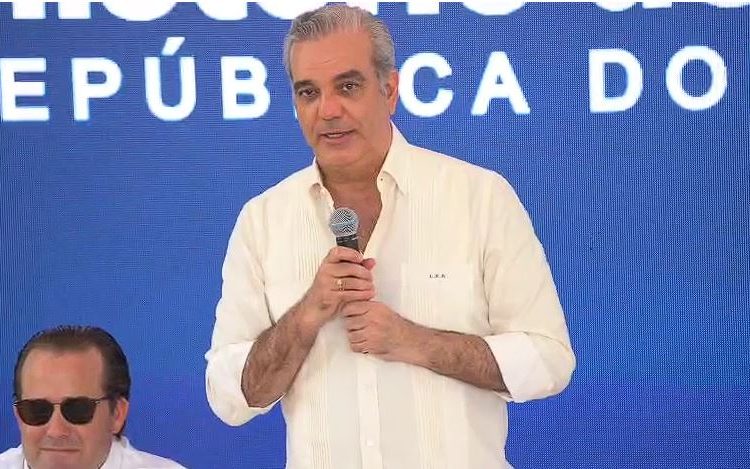 Presidente asegura que Playa Teco se convertirá en un espacio ordenado y de beneficio para todos