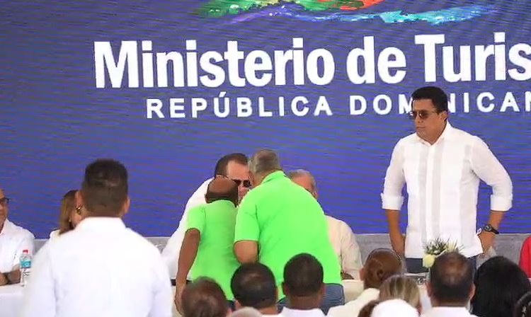 Buhoneros de Sosúa destacan oportunidades de negocio con acceso a Playa Teco