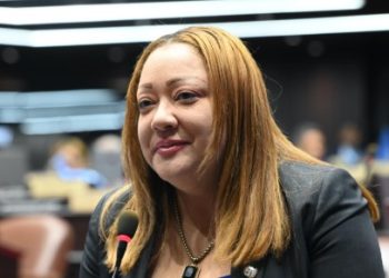 Incidente entre diputada Fiordaliza Estévez y miembro de la seguridad presidencial