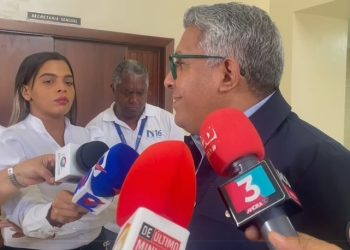 Gobierno insiste en reforma fiscal, pero congresistas dicen que no es el momento