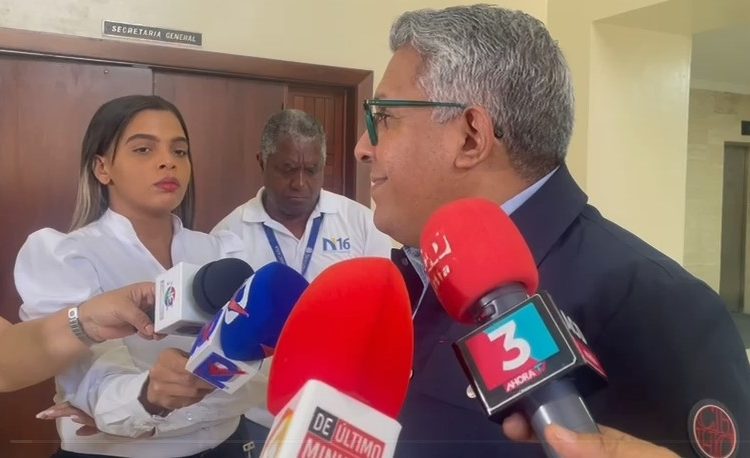 Gobierno insiste en reforma fiscal, pero congresistas dicen que no es el momento