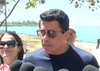 Collado anuncia entrega del Parque Submarino La Caleta en 30 días