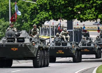 Régimen de Maduro militariza Caracas en medio de crecientes tensiones con Estados Unidos