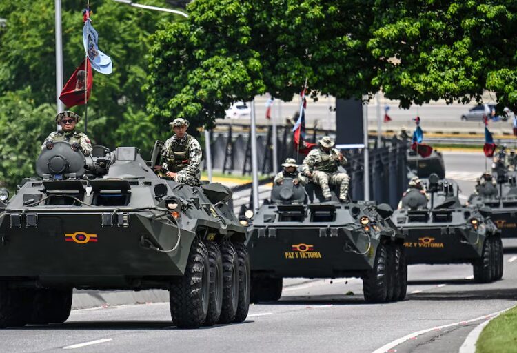 Régimen de Maduro militariza Caracas en medio de crecientes tensiones con Estados Unidos