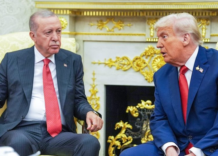 Trump dice que el presidente Erdogan «sabe más que nadie sobre elecciones amañadas»