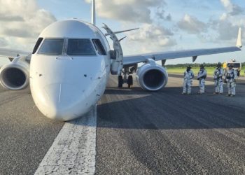 Avión de Sky High aterriza de emergencia en el AILA por falla en tren delantero