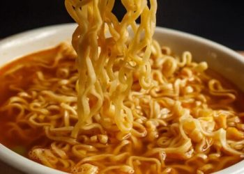 Estudio vincula el consumo frecuente de ramen con mayor riesgo de muerte prematura